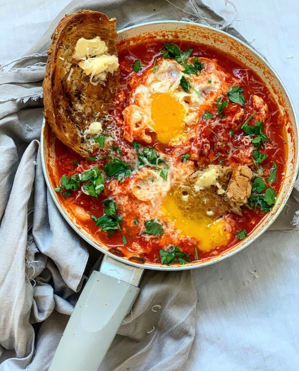 EGGS POACHED IN CHILLI&nbsp;TOMATOES