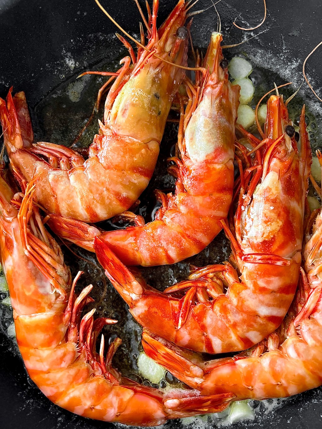 PRAWNS IN GARLIC BUTTER WITH&nbsp;LEMON